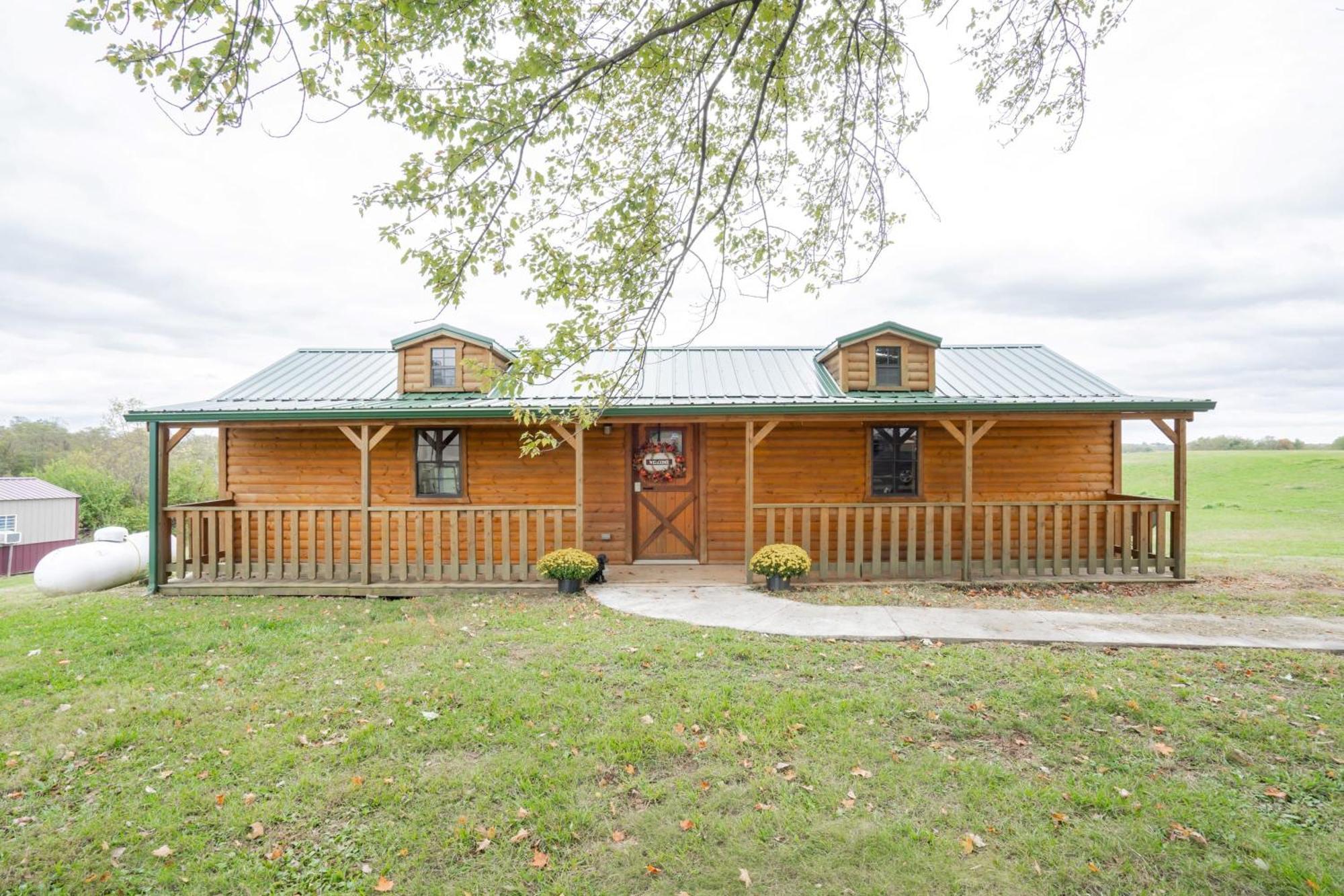Cozy Cabin Near Ark! Adam And Eve'S Retreat Williamstown Exterior photo